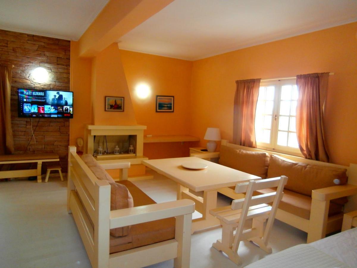Villa Tzortzakos By Holiday Homes Mavrovoúnion Exteriör bild