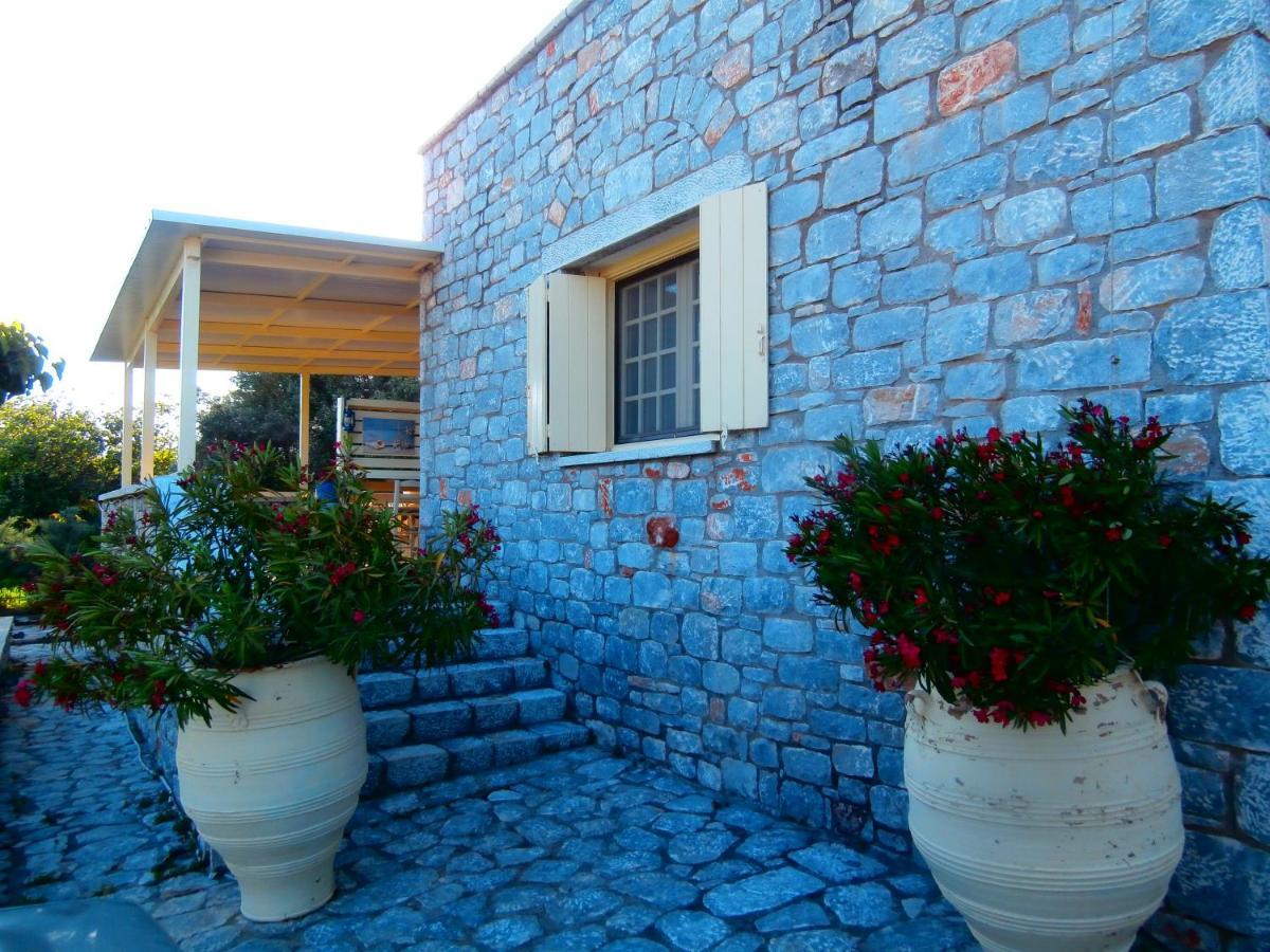 Villa Tzortzakos By Holiday Homes Mavrovoúnion Exteriör bild