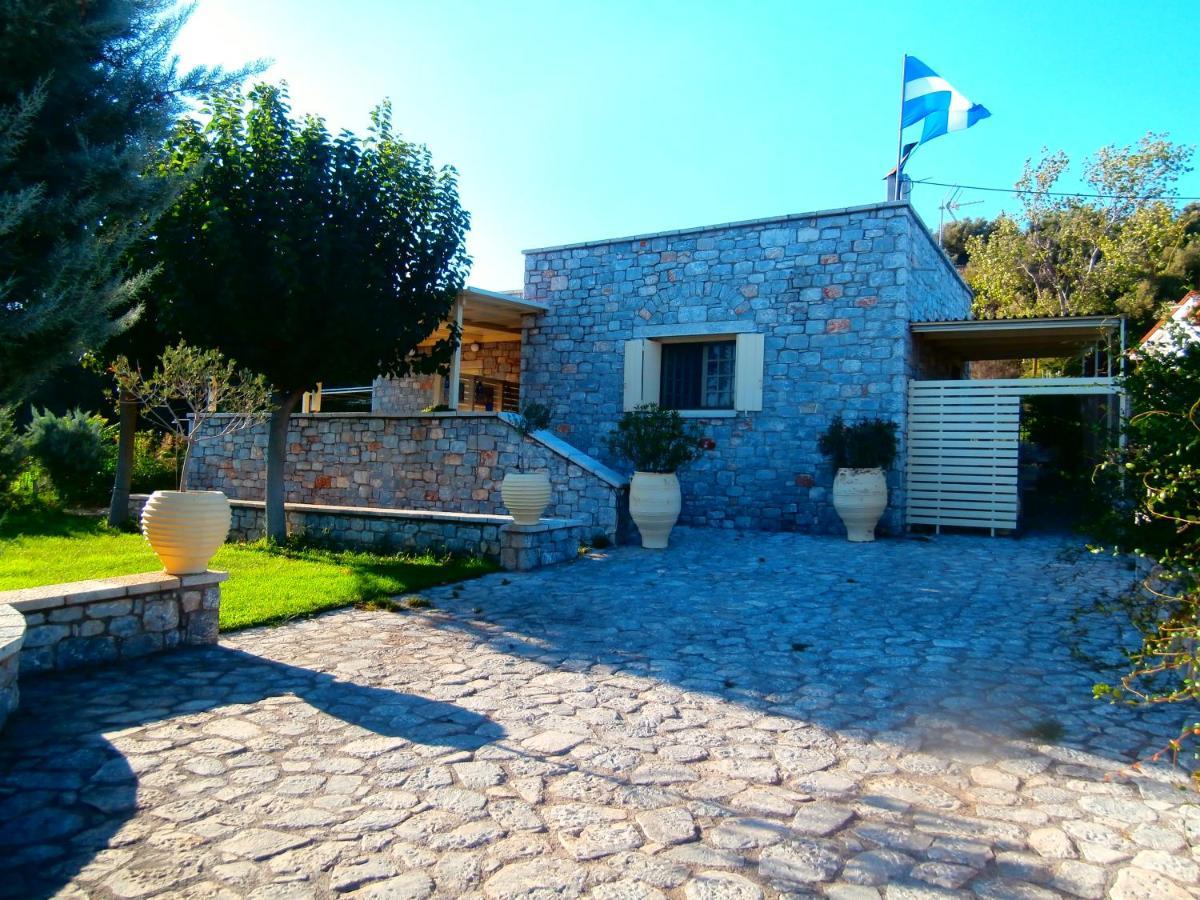 Villa Tzortzakos By Holiday Homes Mavrovoúnion Exteriör bild