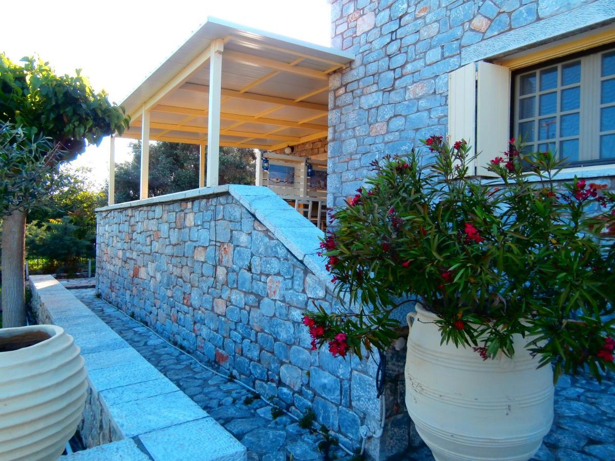 Villa Tzortzakos By Holiday Homes Mavrovoúnion Exteriör bild