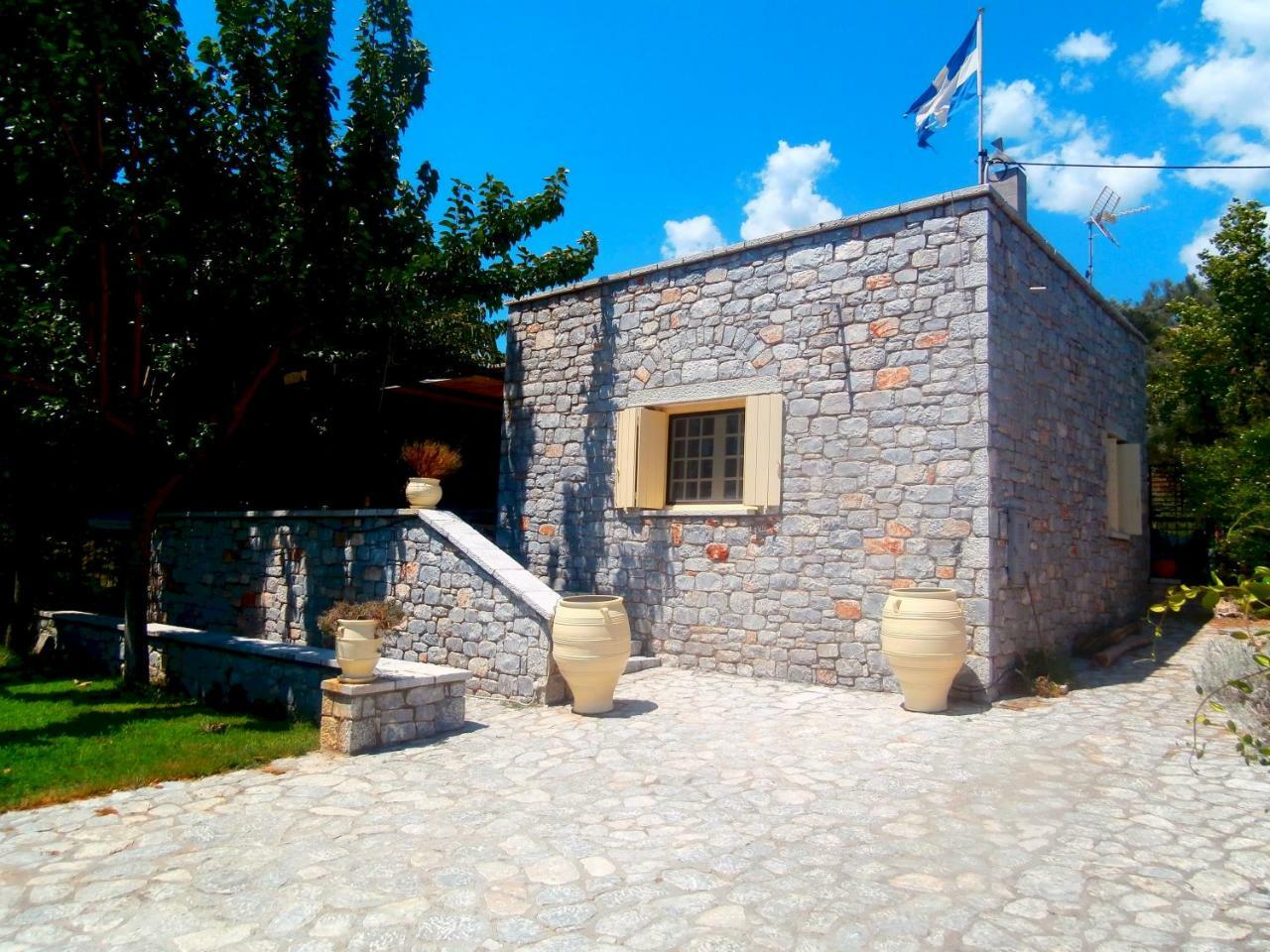 Villa Tzortzakos By Holiday Homes Mavrovoúnion Exteriör bild